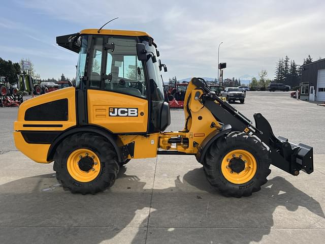 Image of JCB 407 Agri equipment image 4