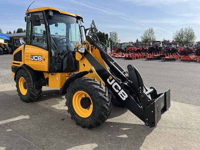 Image of JCB 407 Agri equipment image 3