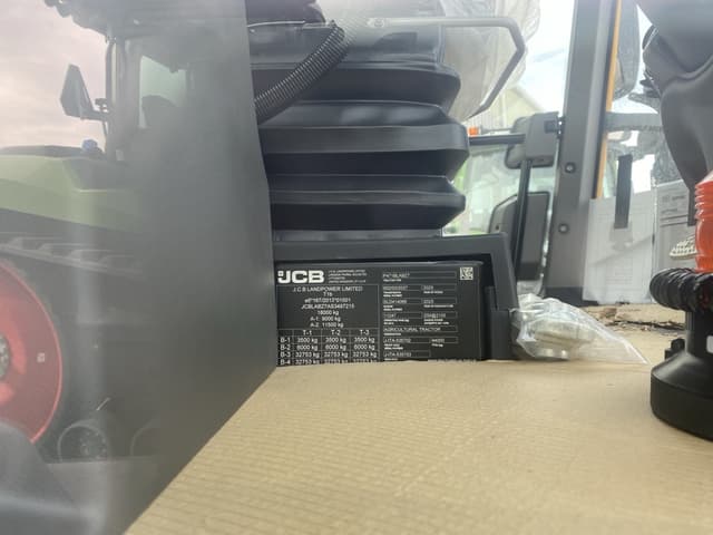 Image of JCB Fastrac 8330 iCON equipment image 4