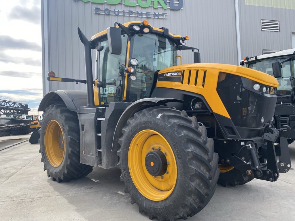 2025 JCB Fastrac 8330 iCON Equipment Image0