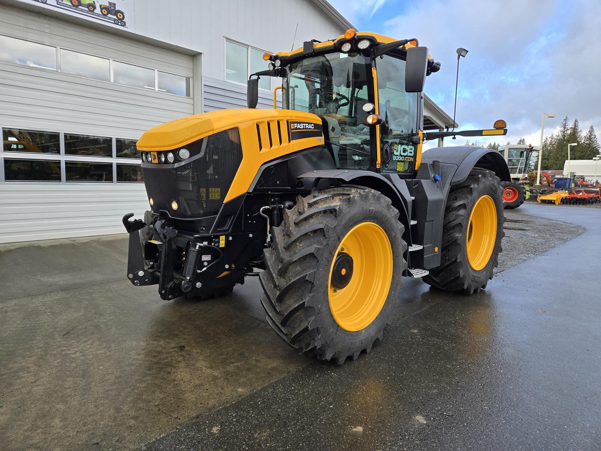 2025 JCB Fastrac 8330 Equipment Image0