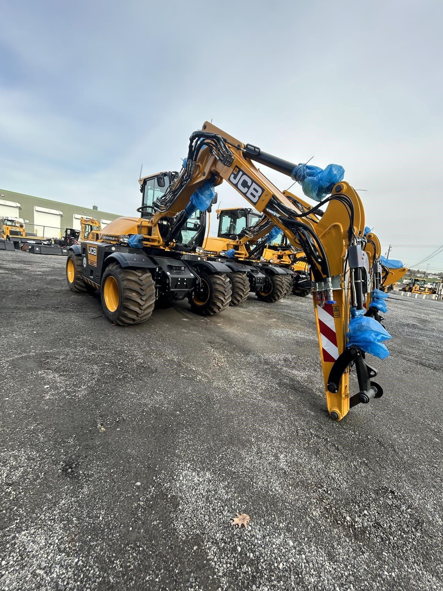 2025 JCB Hydradig 110W Equipment Image0