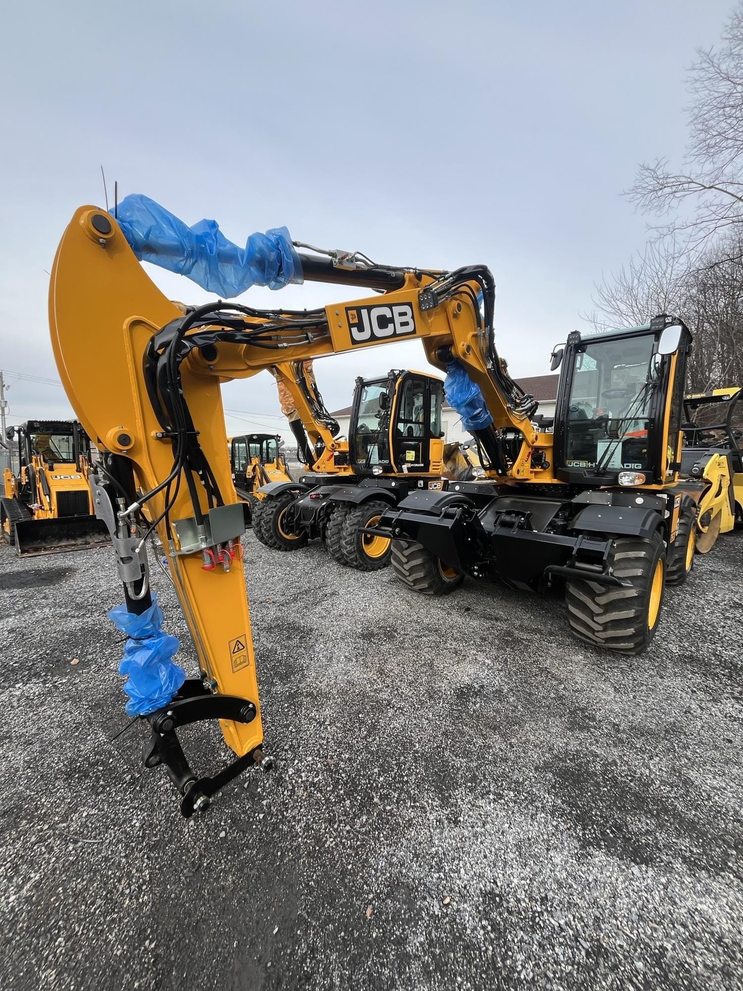 2025 JCB Hydradig 110W Equipment Image0