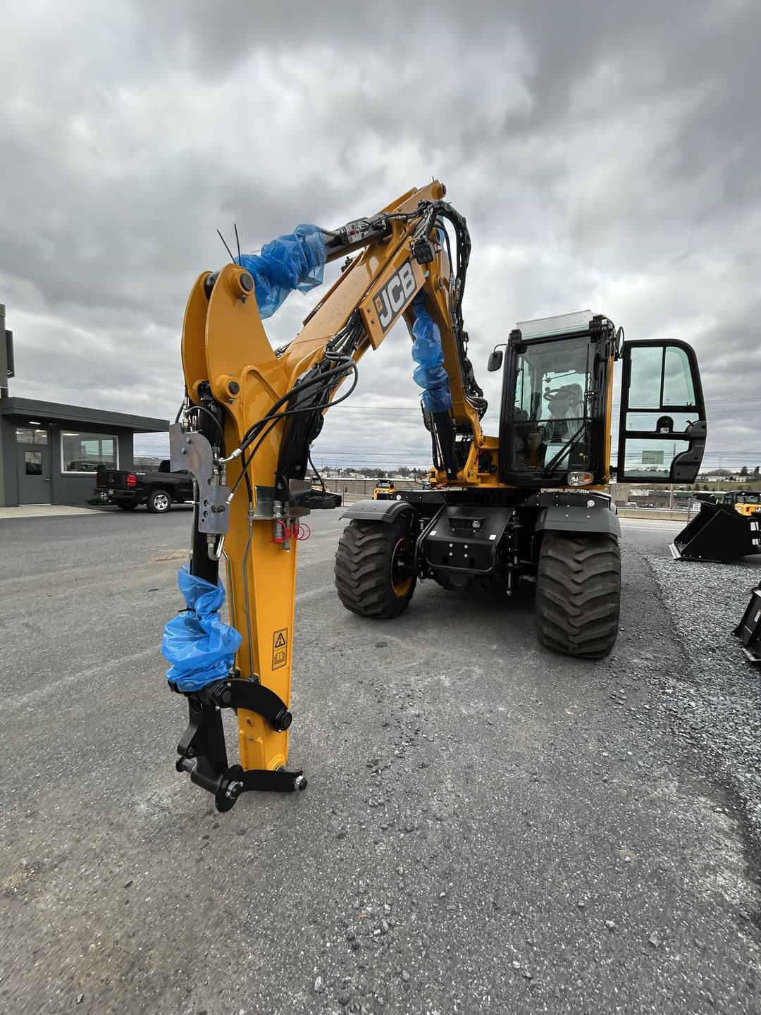 Image of JCB 110W Pothole Pro Image 1