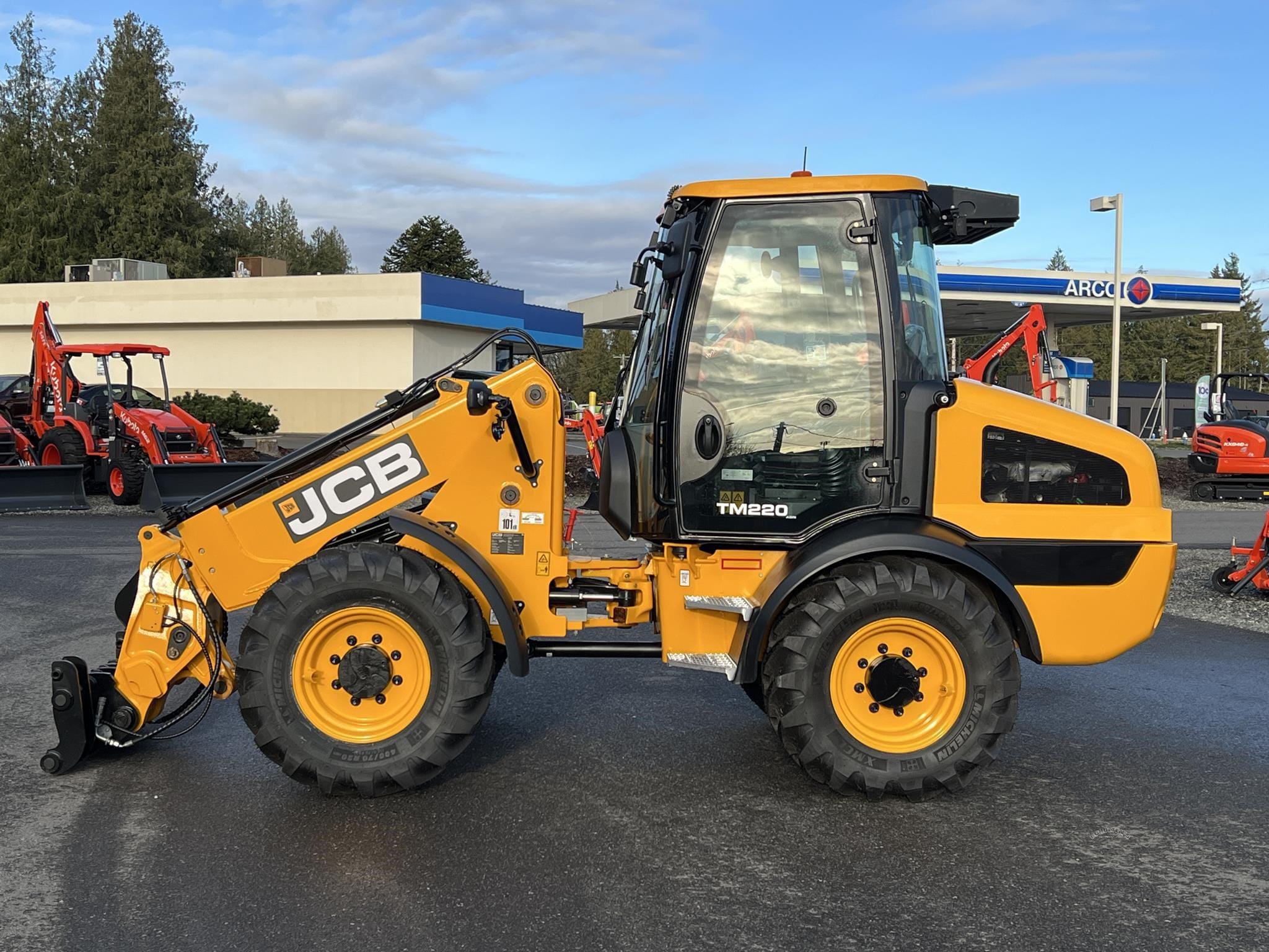 2025 JCB TM220 Agri Equipment Image0