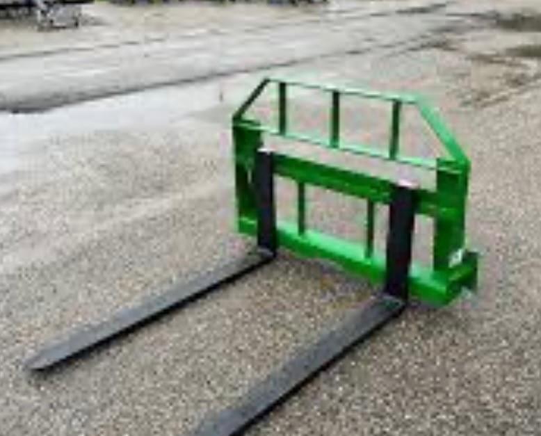 Image of John Deere Pallet Forks Image 1
