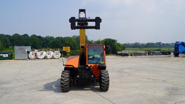 Image of JLG 519 equipment image 2