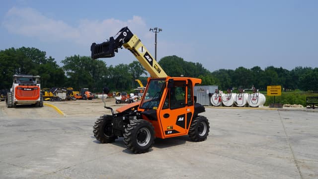 Image of JLG 519 equipment image 1