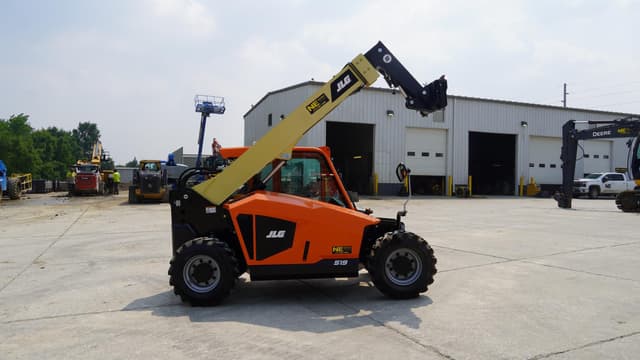 Image of JLG 519 equipment image 4