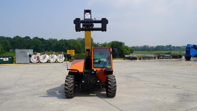 Image of JLG 519 equipment image 2