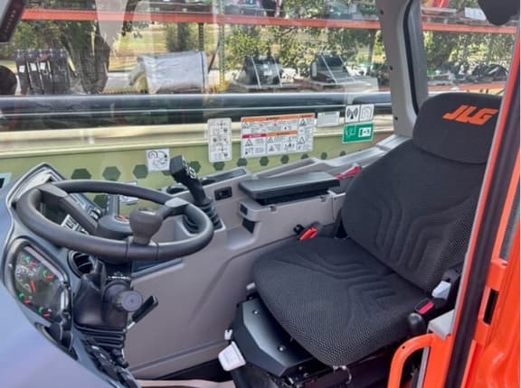 Image of JLG AG832 equipment image 4