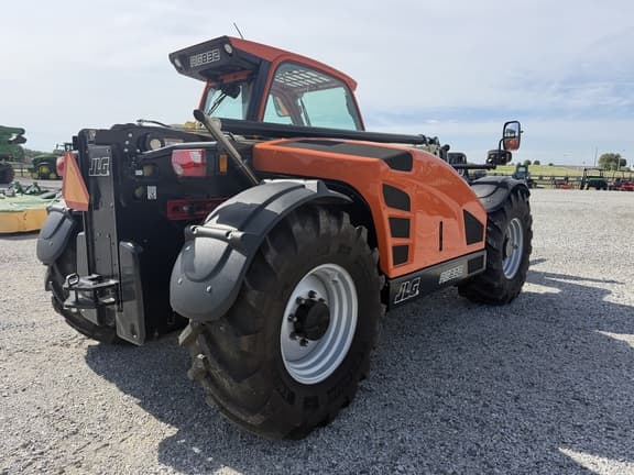 Image of JLG AG832 equipment image 2