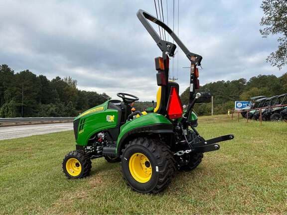 Image of John Deere 1023E equipment image 2