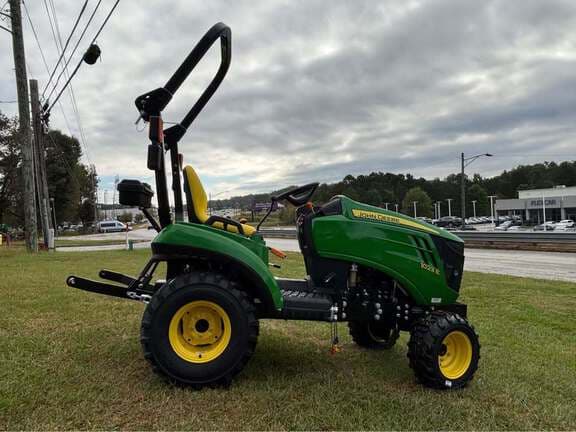 Image of John Deere 1023E equipment image 3