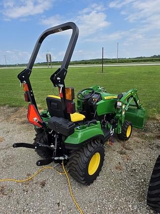 Image of John Deere 1023E equipment image 2