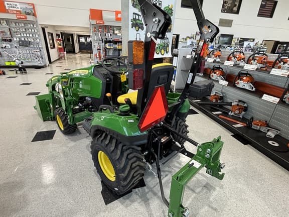 Image of John Deere 1023E equipment image 2