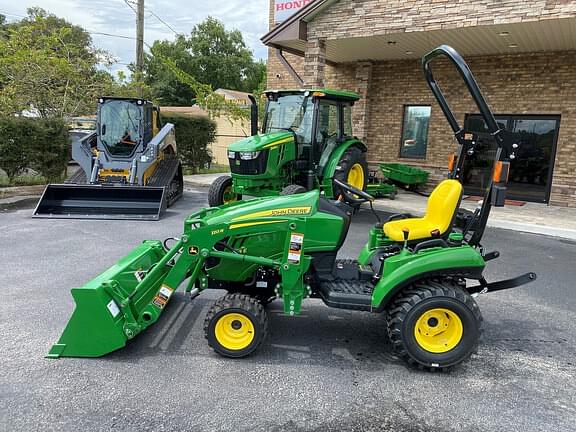 Image of John Deere 1023E equipment image 2