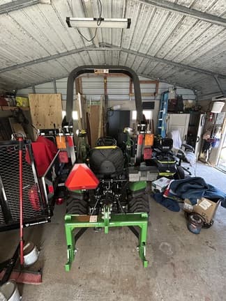 Image of John Deere 1023E equipment image 2