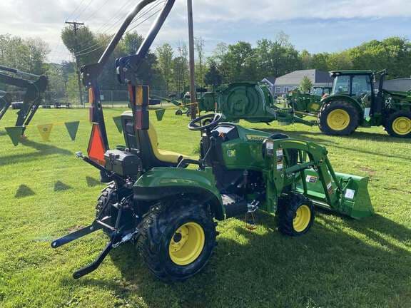Image of John Deere 1023E equipment image 3