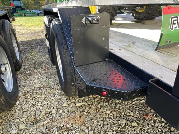 Image of John Deere 1023E equipment image 2