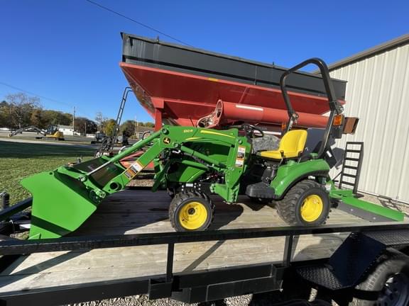 Image of John Deere 1023E equipment image 4