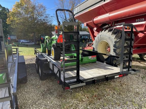 Image of John Deere 1023E equipment image 1