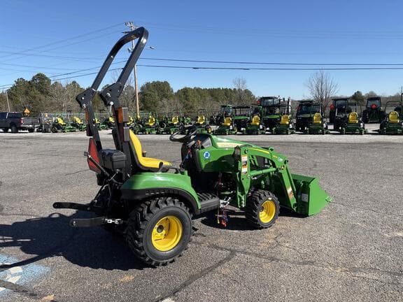 Image of John Deere 1023E equipment image 4