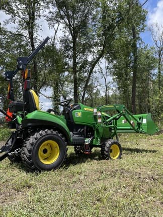 Image of John Deere 1023E equipment image 4