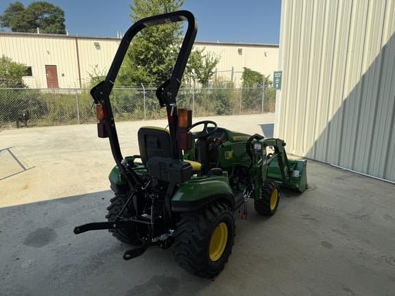 Image of John Deere 1023E equipment image 3