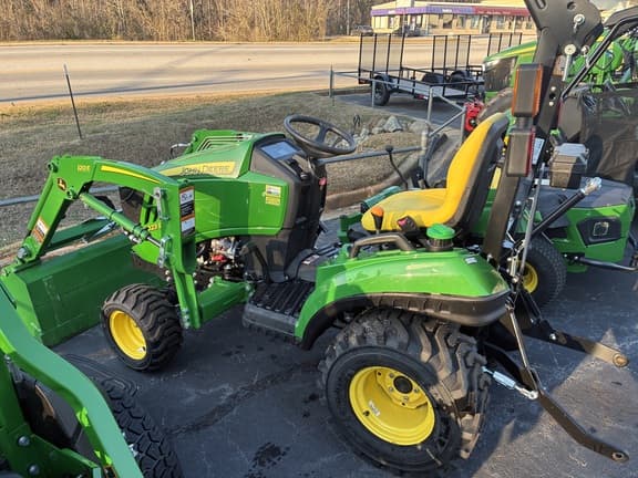 Image of John Deere 1023E equipment image 2