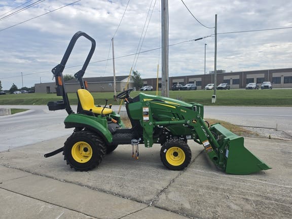 2025 John Deere 1023E Equipment Image0
