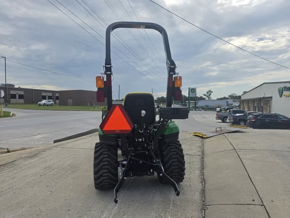 Image of John Deere 1023E equipment image 3