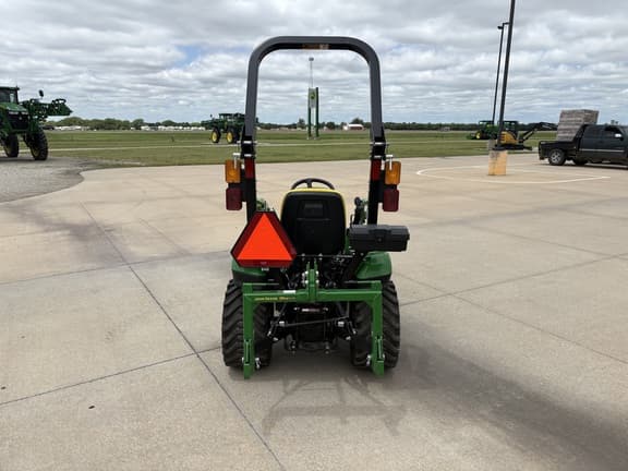 Image of John Deere 1023E equipment image 3