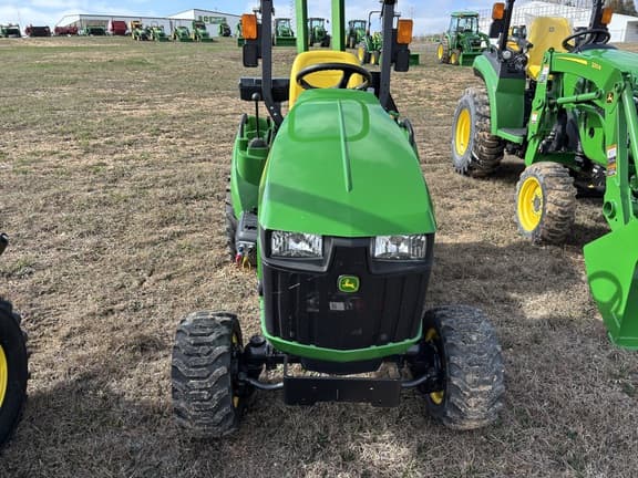 Image of John Deere 1023E equipment image 4