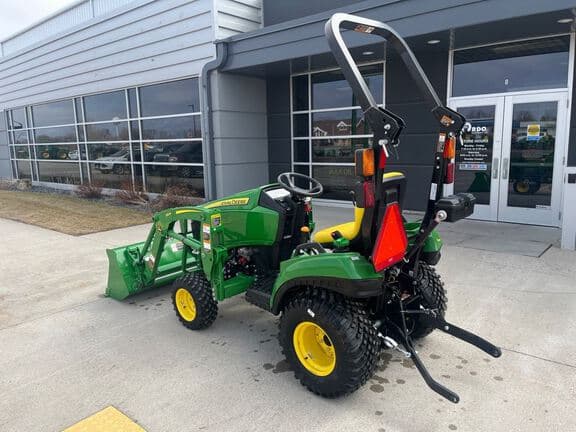 Image of John Deere 1023E equipment image 3