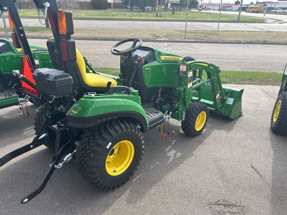 Image of John Deere 1023E equipment image 4