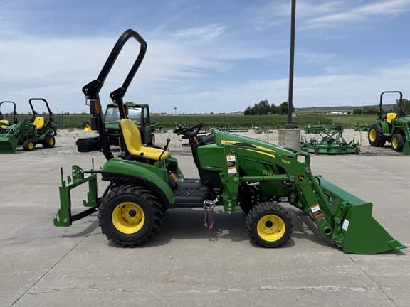 Image of John Deere 1023E equipment image 3