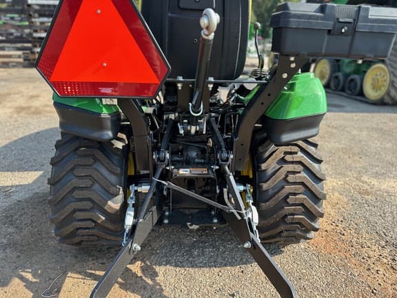Image of John Deere 1023E equipment image 4