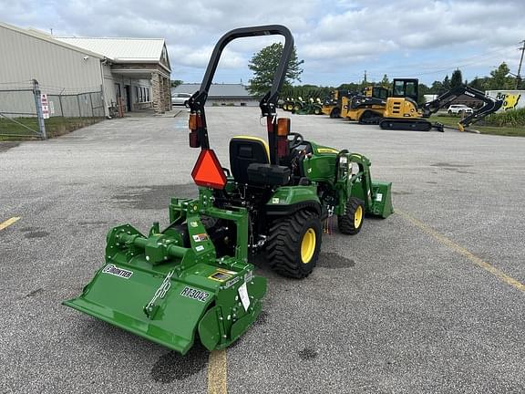 Image of John Deere 1023E equipment image 3