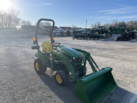 Image of John Deere 1023E equipment image 4