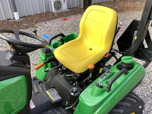 Image of John Deere 1023E equipment image 4