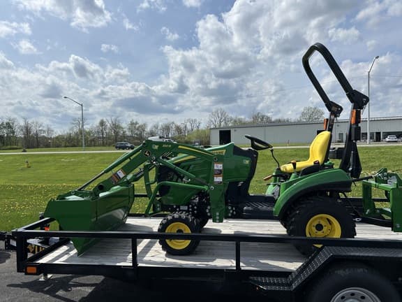 Image of John Deere 1023E equipment image 3