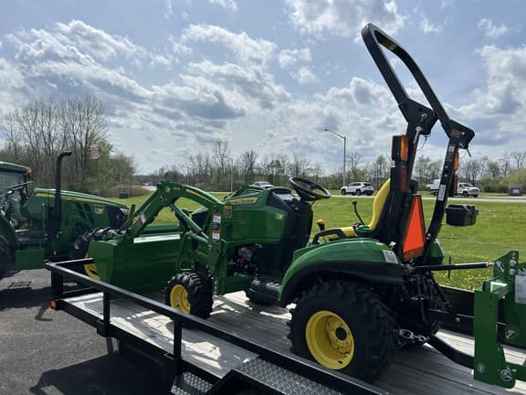 Image of John Deere 1023E equipment image 2
