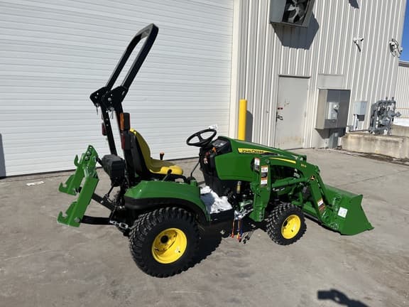 Image of John Deere 1023E equipment image 2