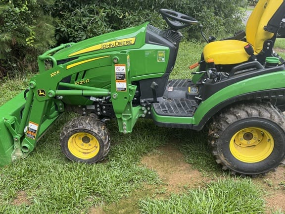 2025 John Deere 1025R Equipment Image0