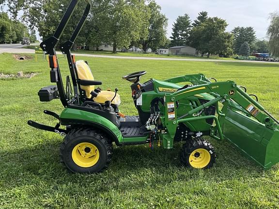 Image of John Deere 1025R equipment image 3