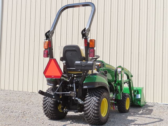 Image of John Deere 1025R equipment image 3