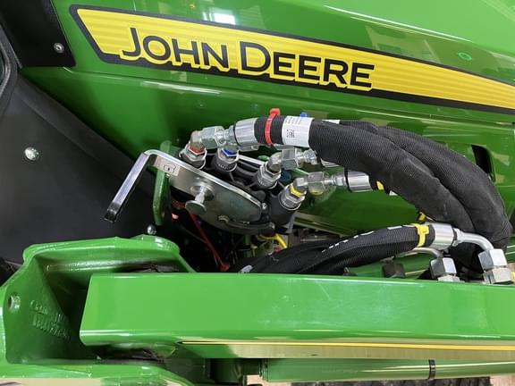 Image of John Deere 1025R equipment image 4
