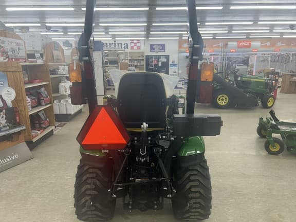 Image of John Deere 1025R equipment image 3