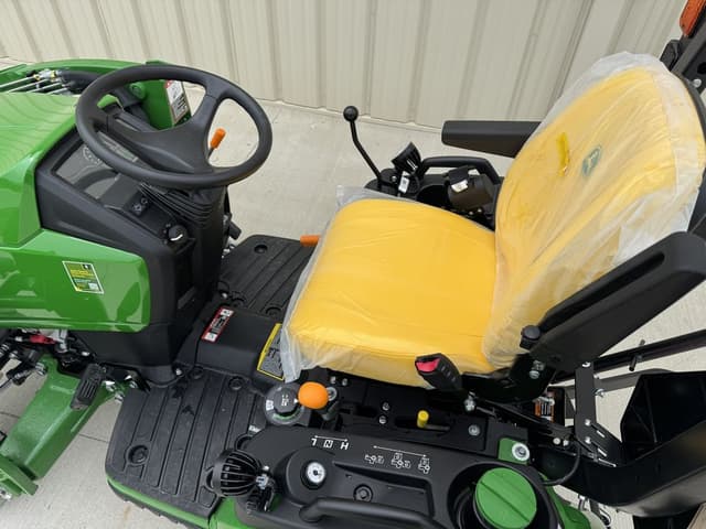 Image of John Deere 1025R equipment image 2